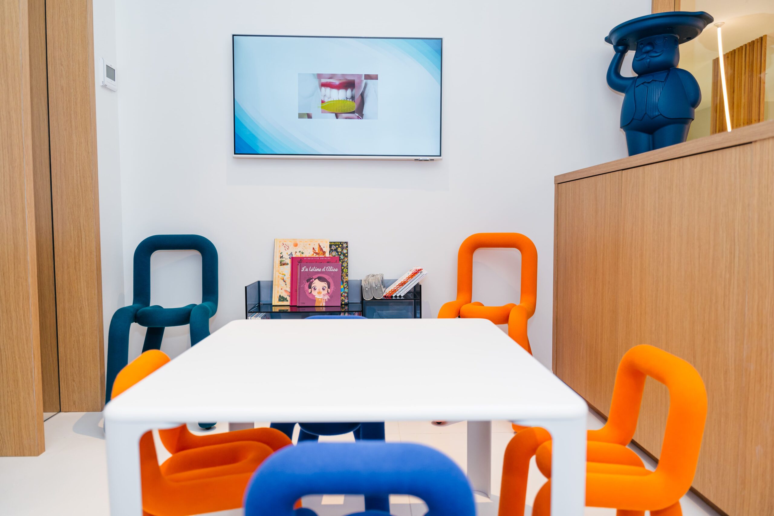 A waiting room dedicated to mini patients