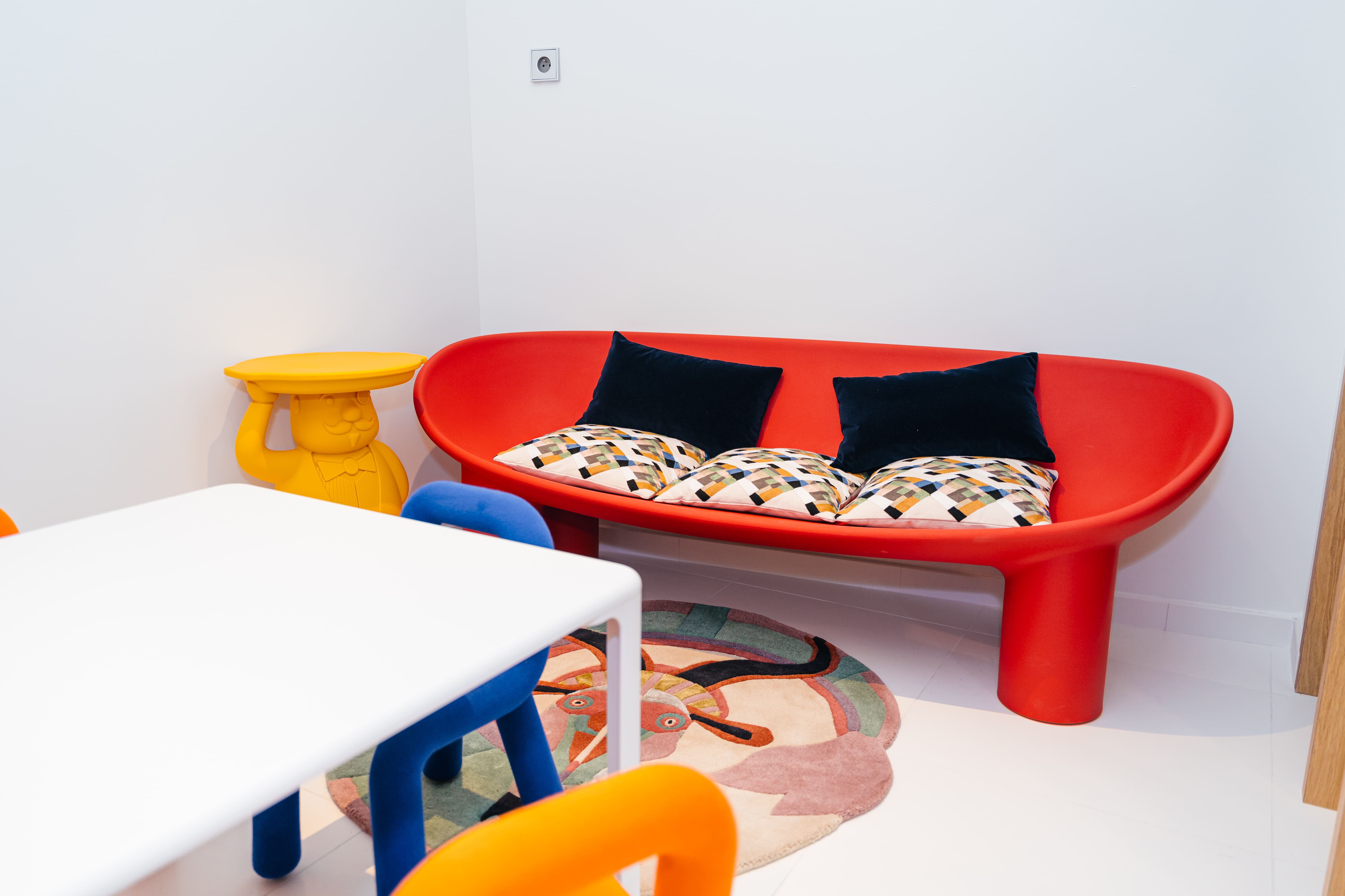 A waiting room dedicated to mini patients