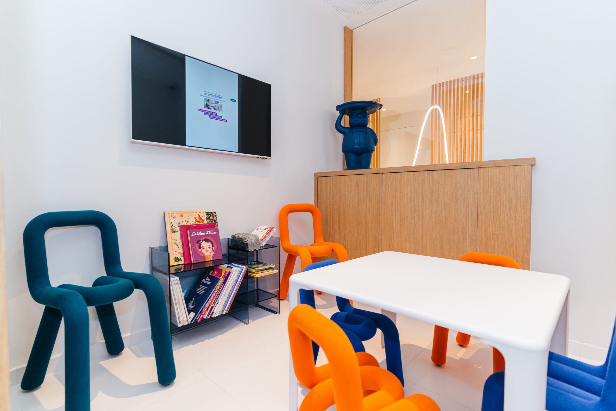 A waiting room dedicated to mini patients